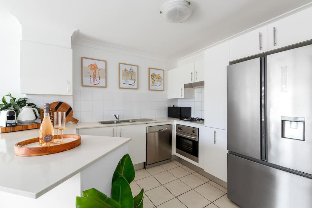 Apartment Chic Brookvale Unit-big Balcony! *