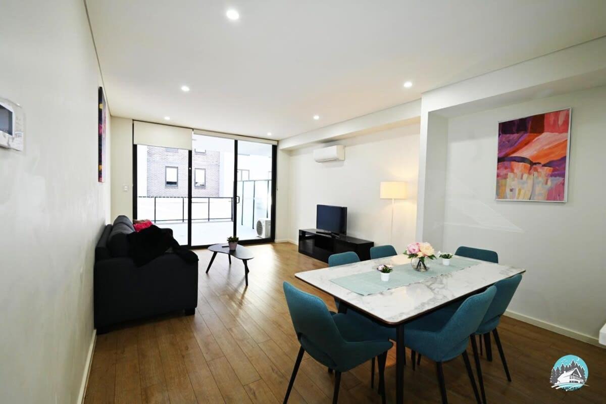Apartment Aircabin - Canterbury - Cheerful - 2 Bed *