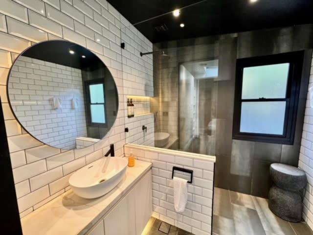 3 Storey House Walk To Fox Scg &