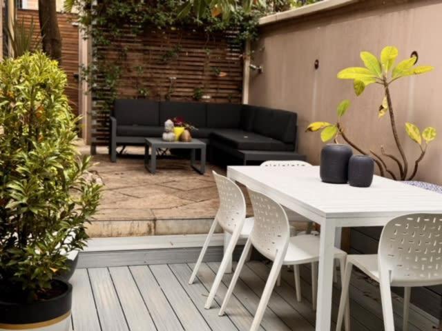 3 Storey House Walk To Fox Scg & Sidney