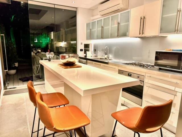 Casa de férias 3 Storey House Walk To Fox Scg & *