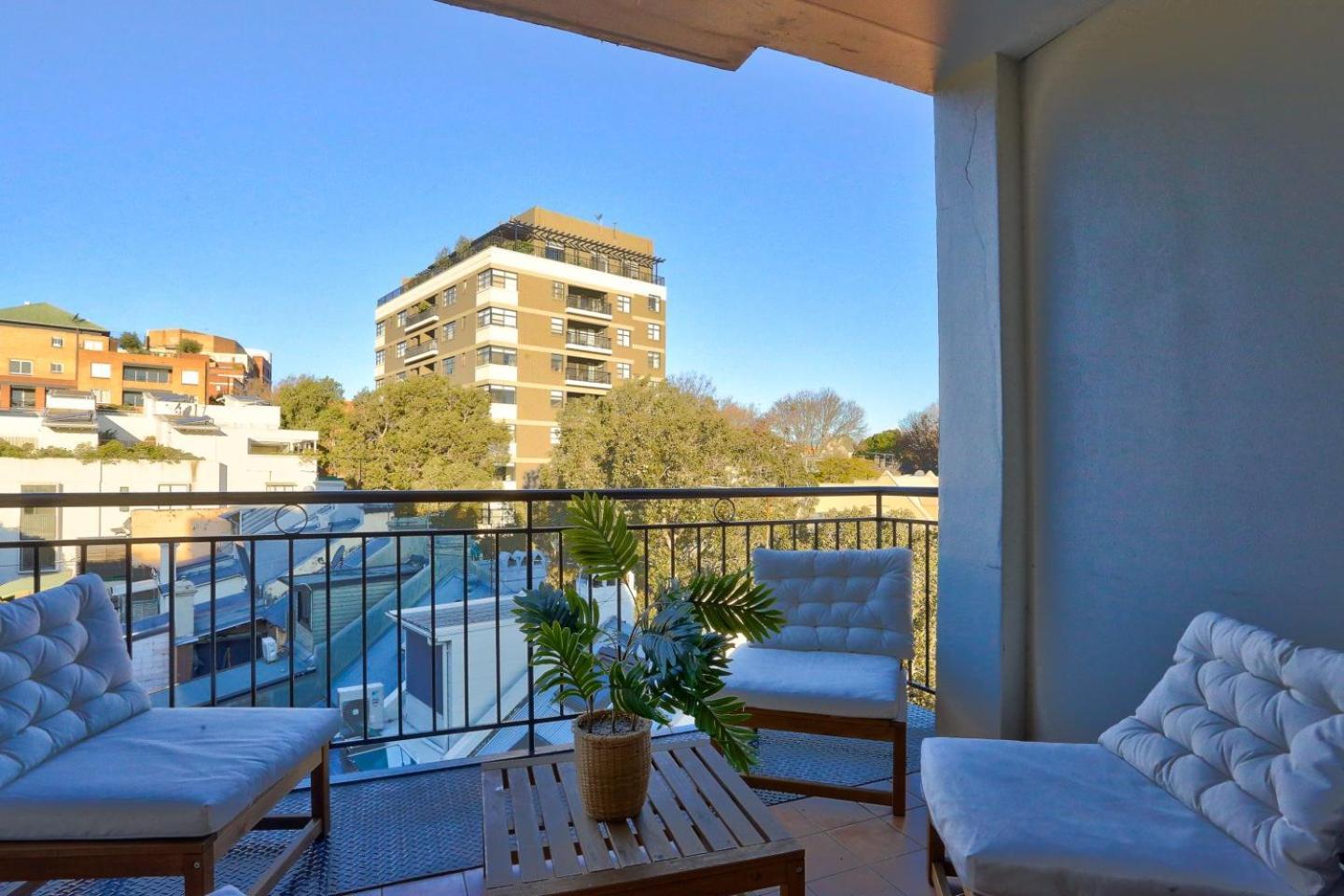 Stylish 1 Bedroom With Balcony Surry Hills Sidney