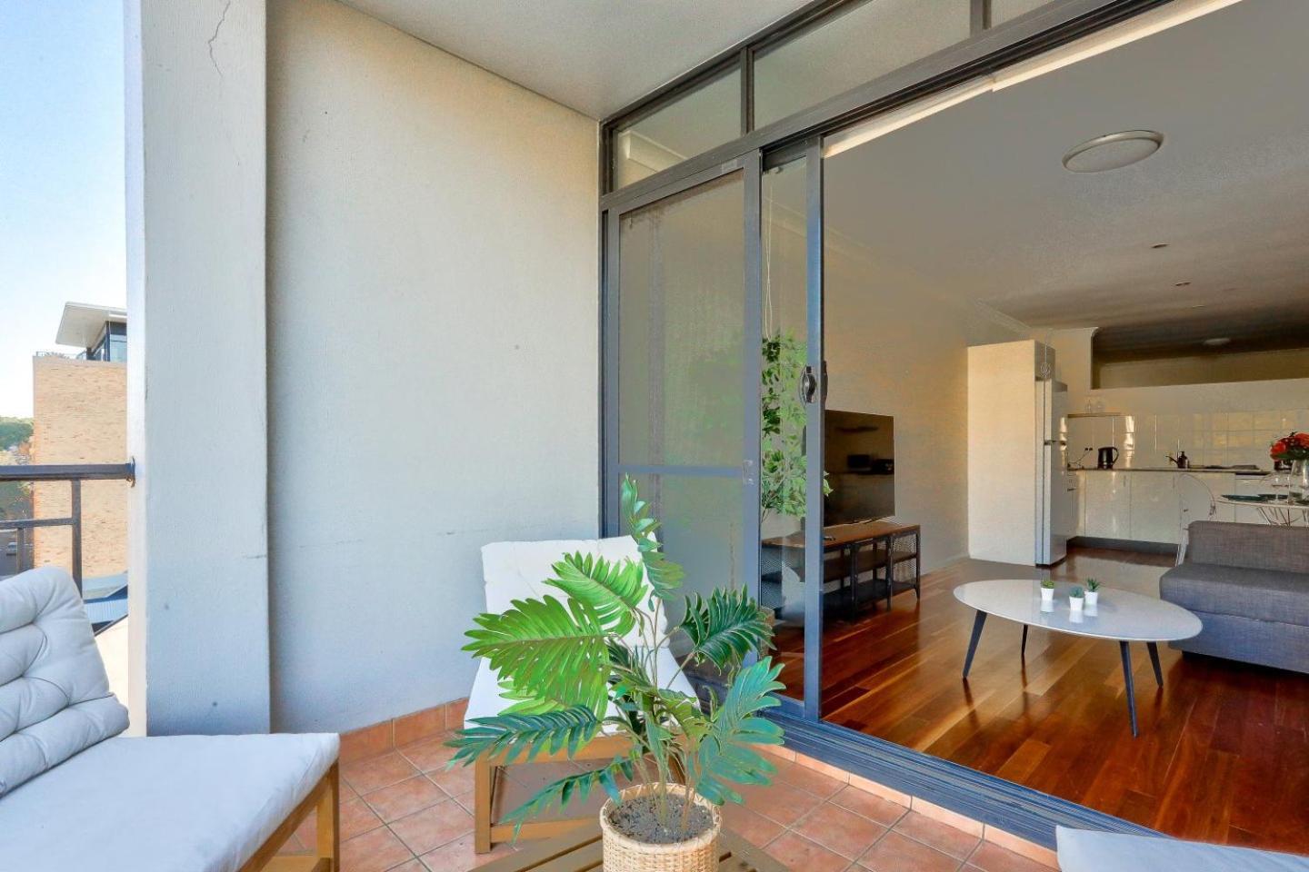 Stylish 1 Bedroom With Balcony Surry Hills Sidney