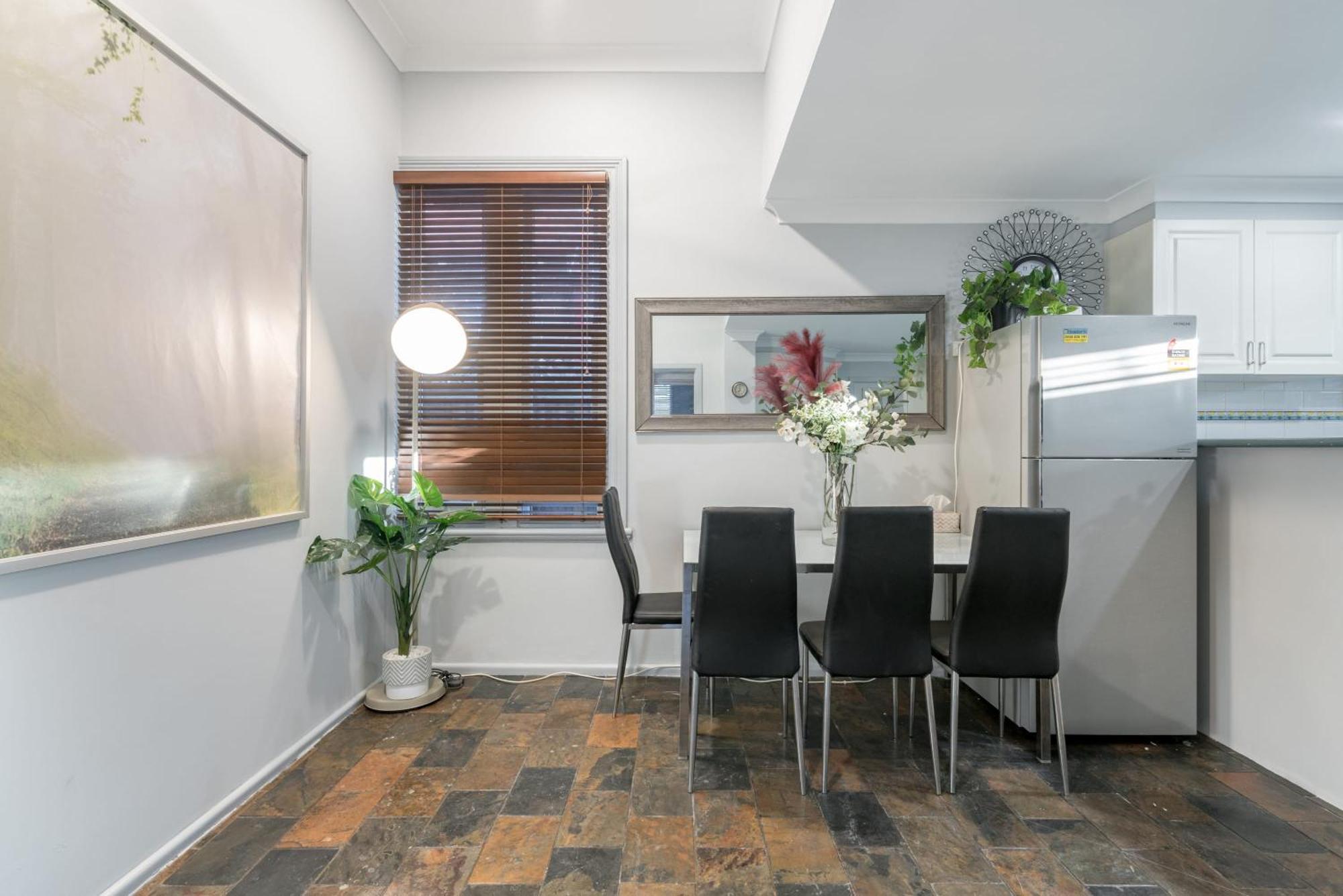 Gasthof Bright Single - Seconds To Bus Station & Park - Close To Chinatown - Shared Bathroom