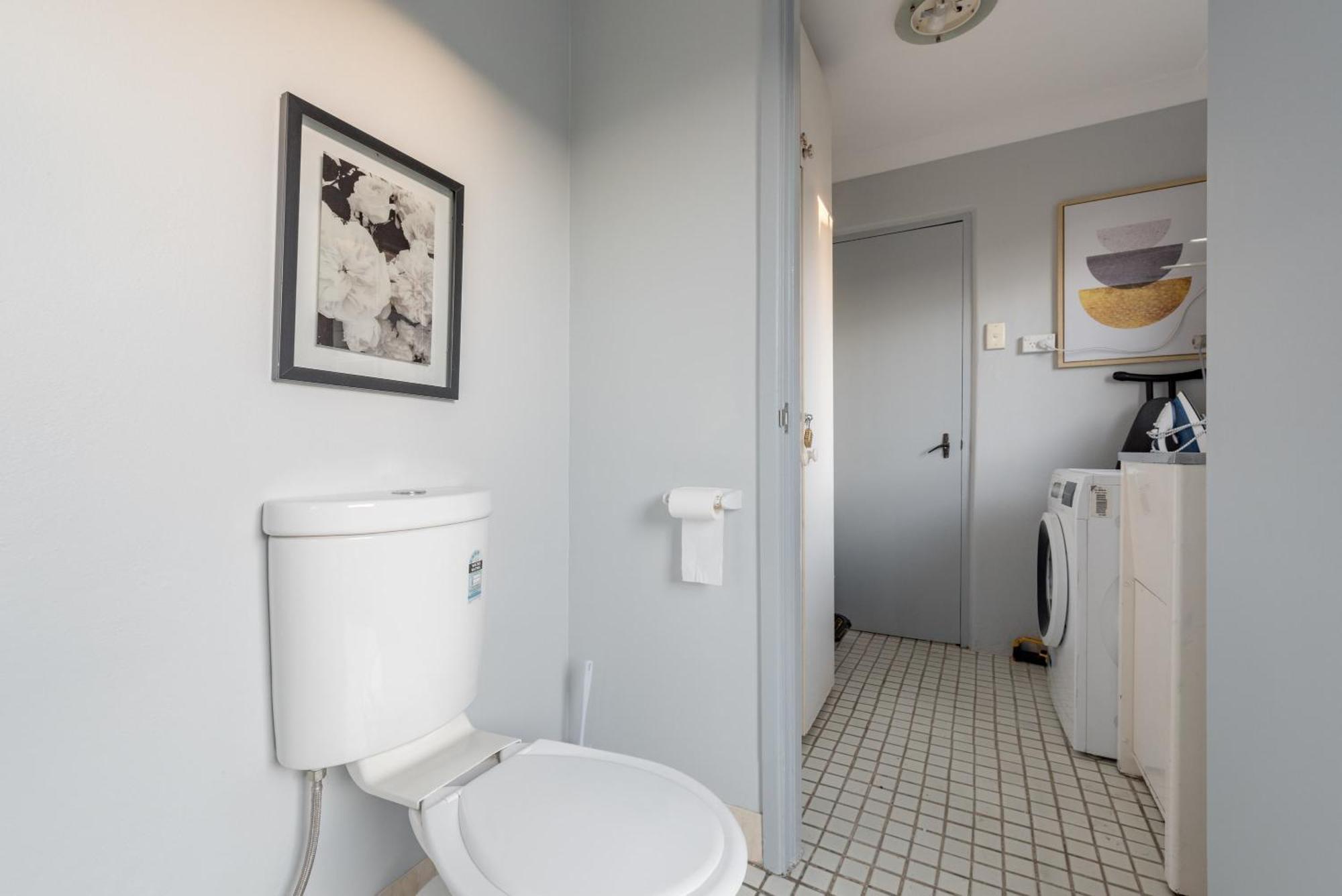 Bright Single - Seconds To Bus Station & Park - Close To Chinatown - Shared Bathroom Gasthof