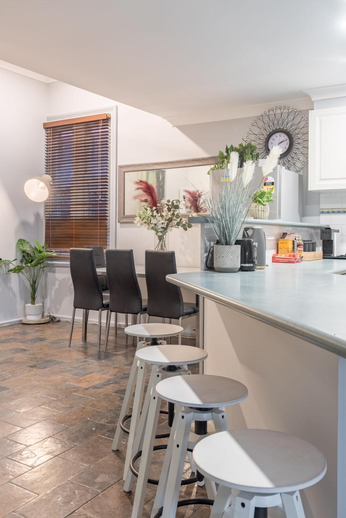 Gasthof Bright Single - Seconds To Bus Station & Park - Close To Chinatown - Shared Bathroom *