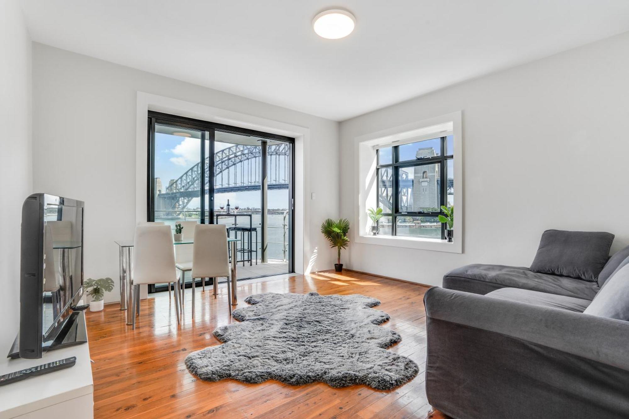 Apartment Transcending Views