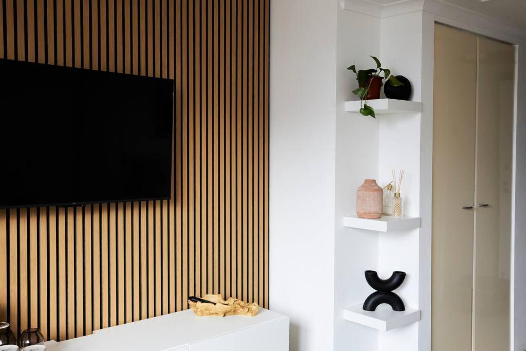 Stylish High-rise In Heart Of