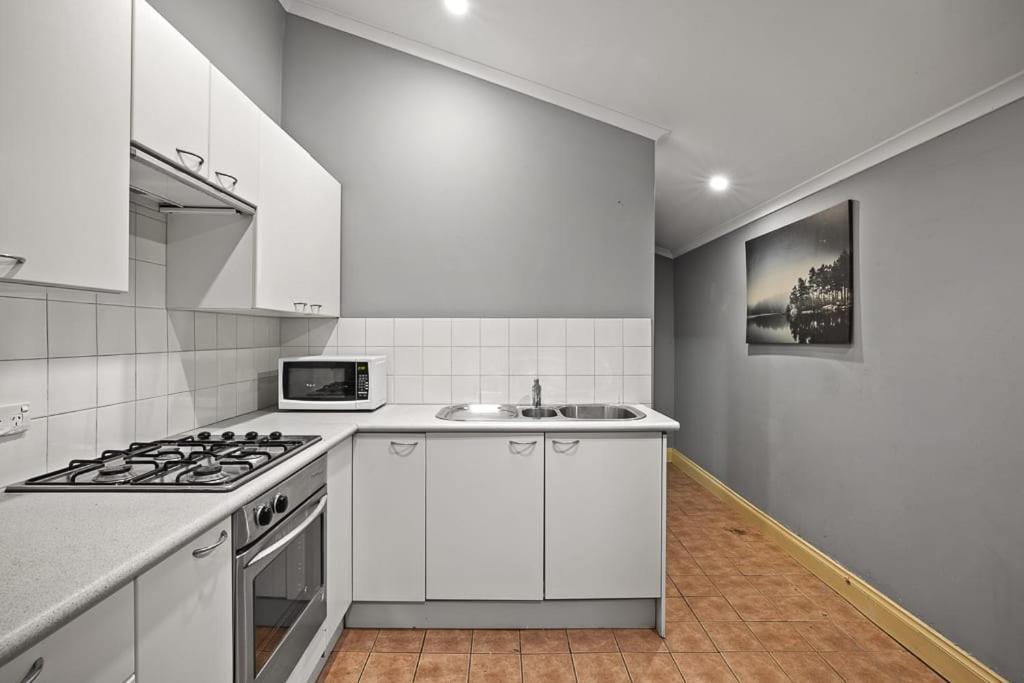 Cozy Single - Seconds To Station - Nearby Cbd Usyd Uts - Shared Bathroom Gasthof