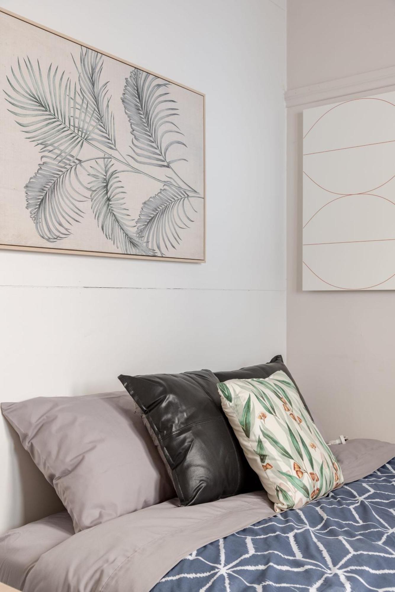 Gasthof Boutique Double Or Queen - Close To Airport - Shared Bathroom *