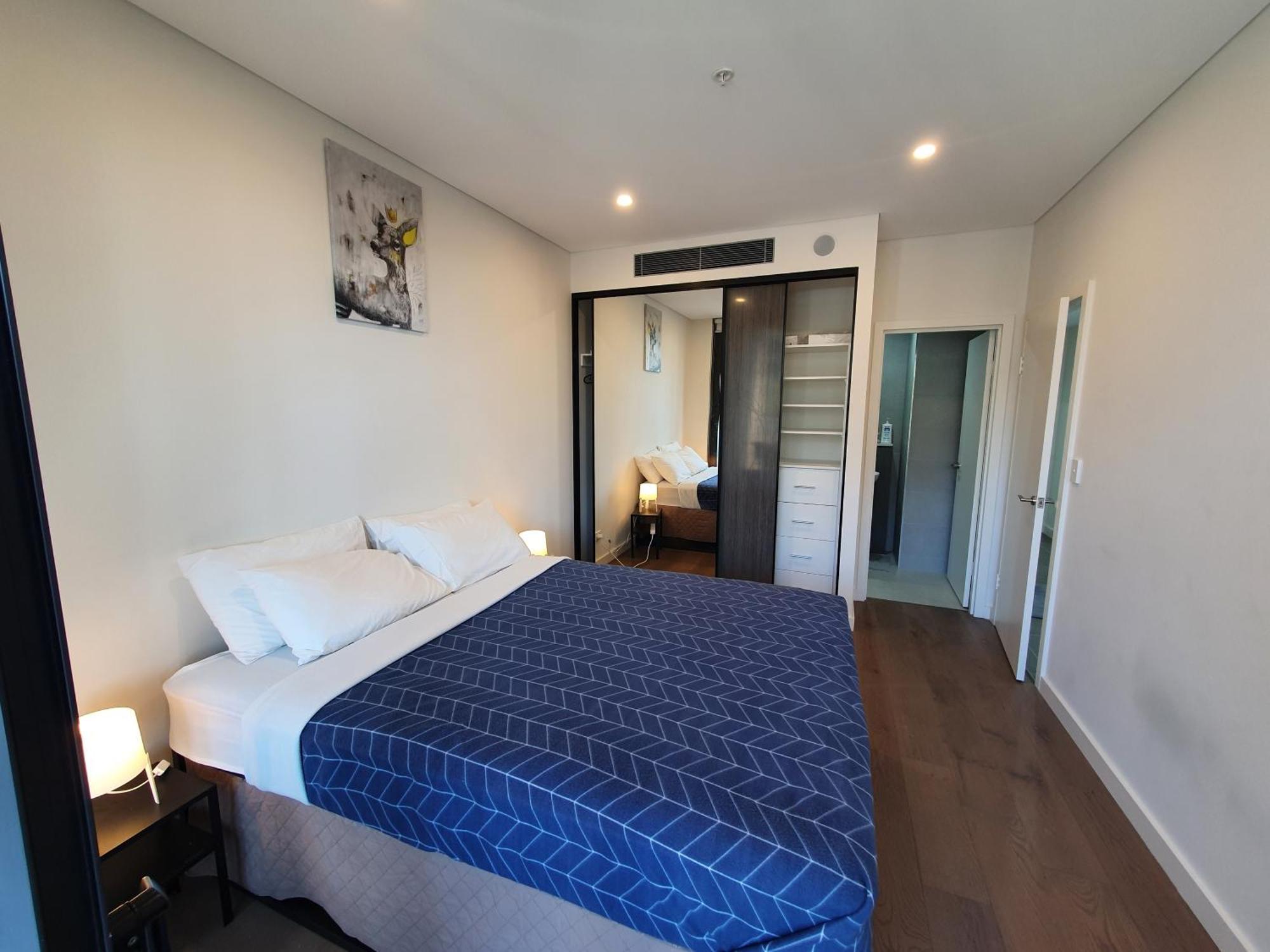 Apartment Luxury Loft 3 Bed, 2 Bath, Sleeps 6, Pool, Bbq, No Parties Sydney