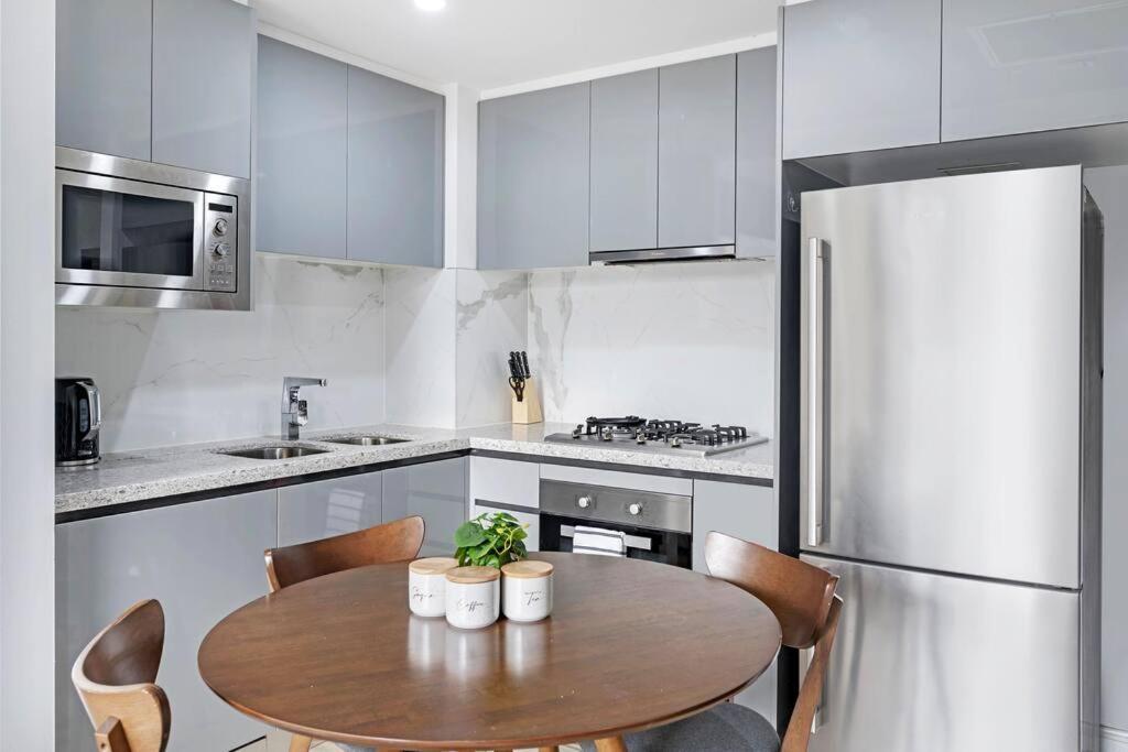 Apartment Modern 1b1b With Free Pool&gym Sydney