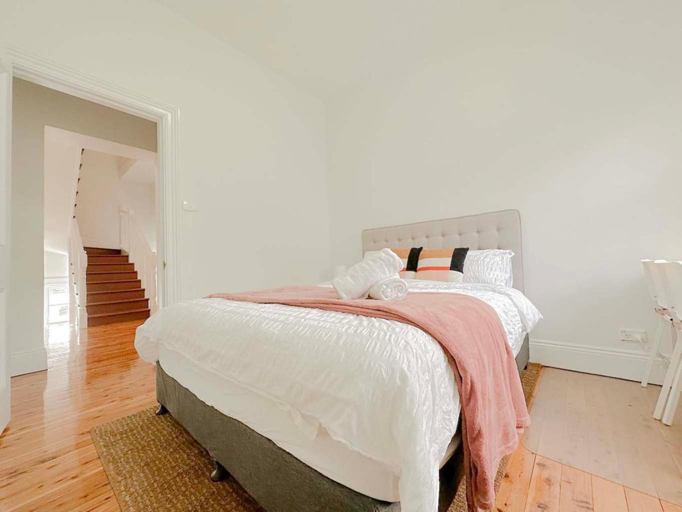 Millers Point Waterview Homestay *