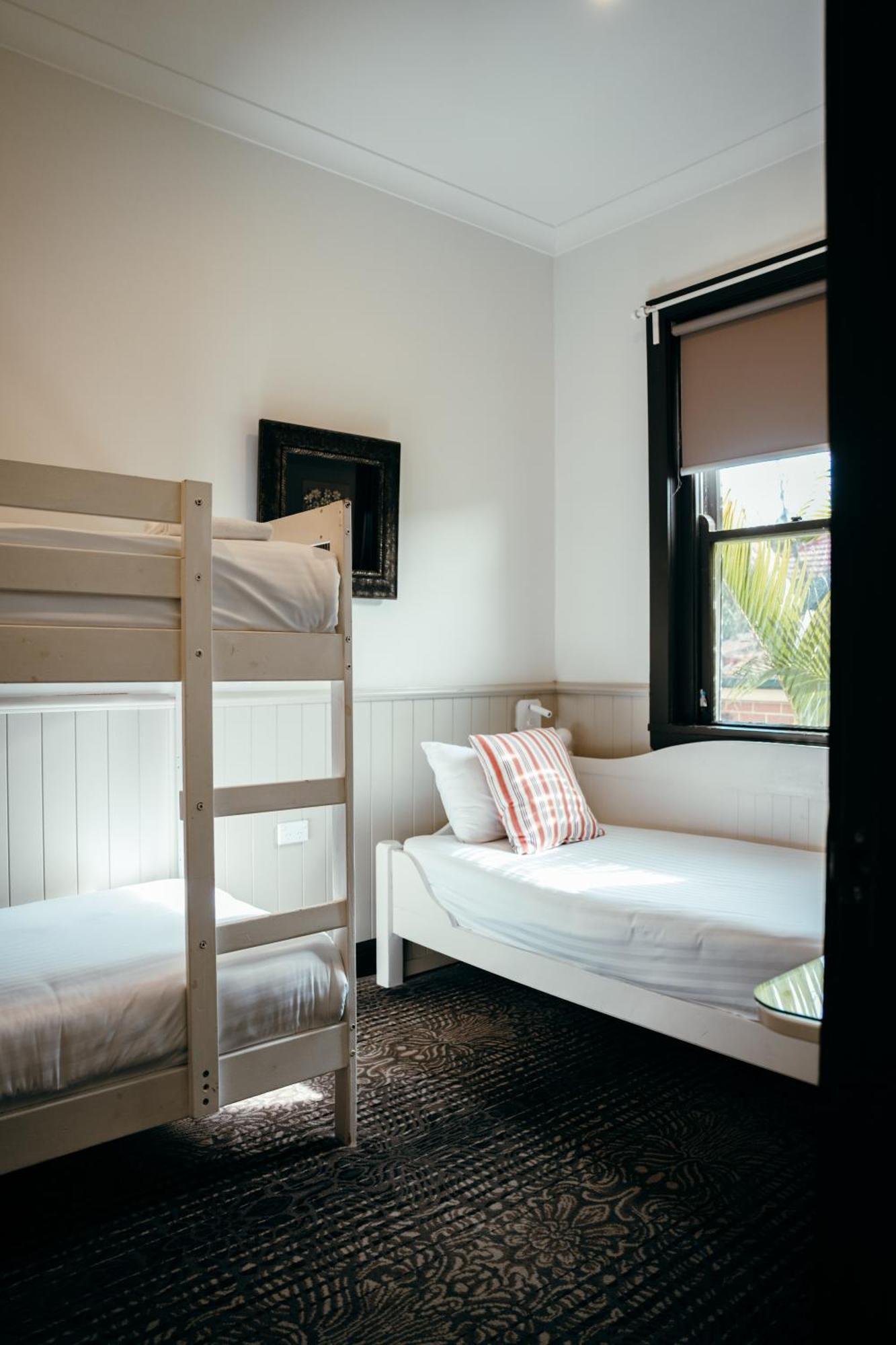 Cremorne Point Manor Guest house