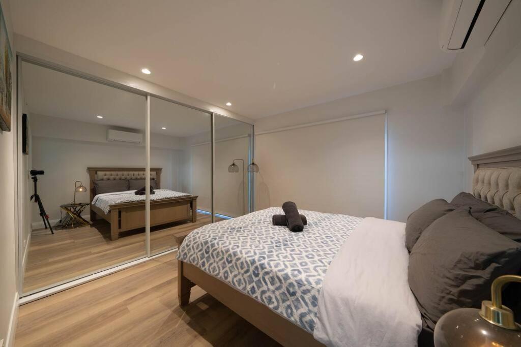 A Luxury 3 Bedrooms Hideaway Apartment *