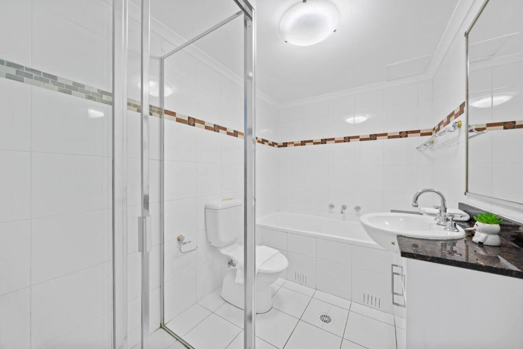 Perfectly Located Cbd 3 Bedrooms Apartment