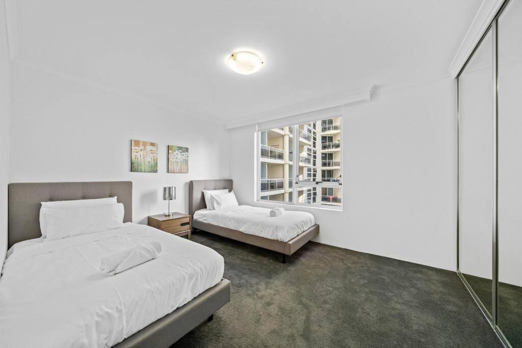 Perfectly Located Cbd 3 Bedrooms Apartment *