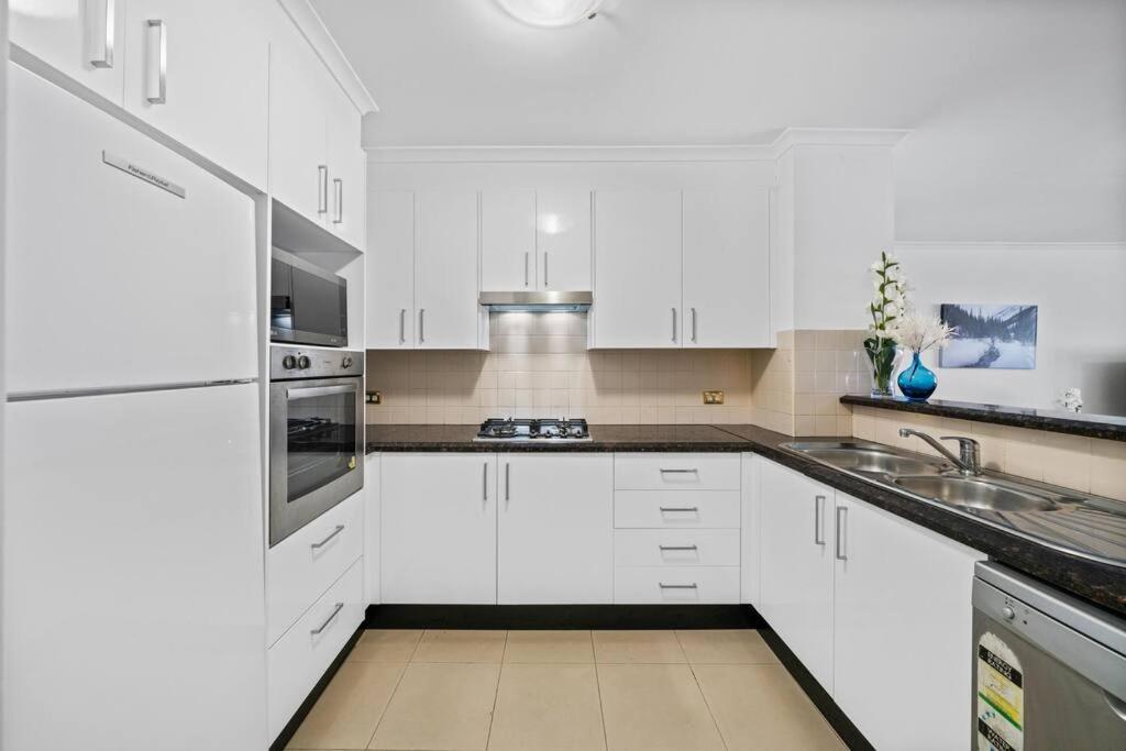 Perfectly Located Cbd 3 Bedrooms Sydney