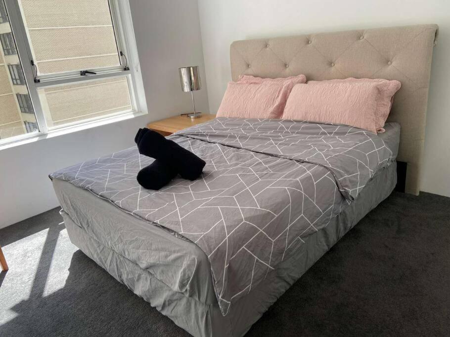 Perfectly Located Cbd 3 Bedrooms Apartment