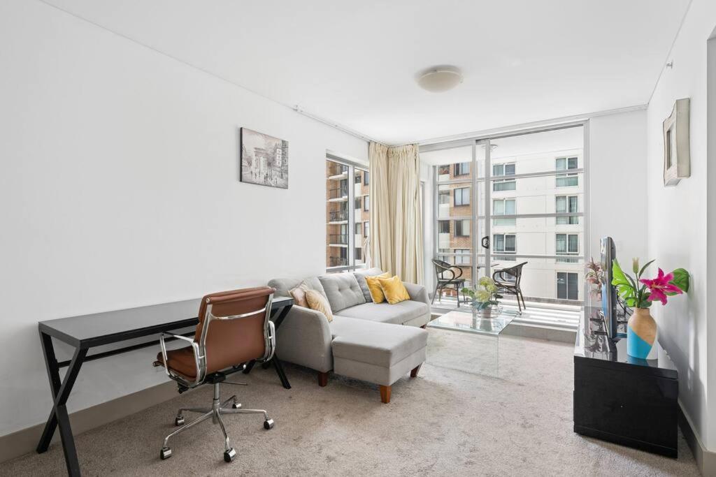 Vibrant 2bd Hideaway - 1 Bd Converted From A Study *
