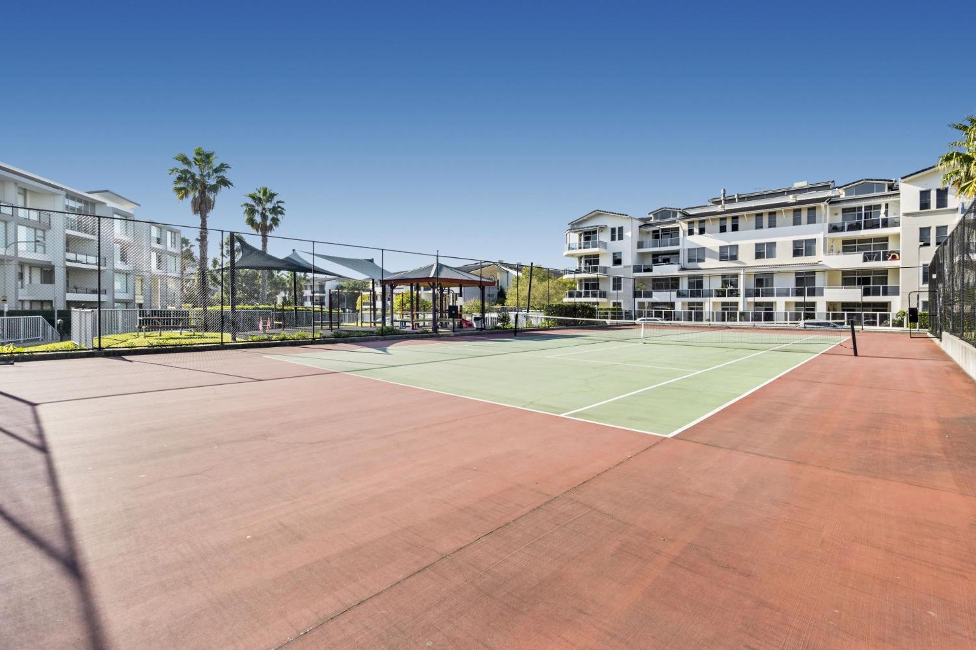 Gorgeous 2-bed Unit Near Riverside Parks Apartment
