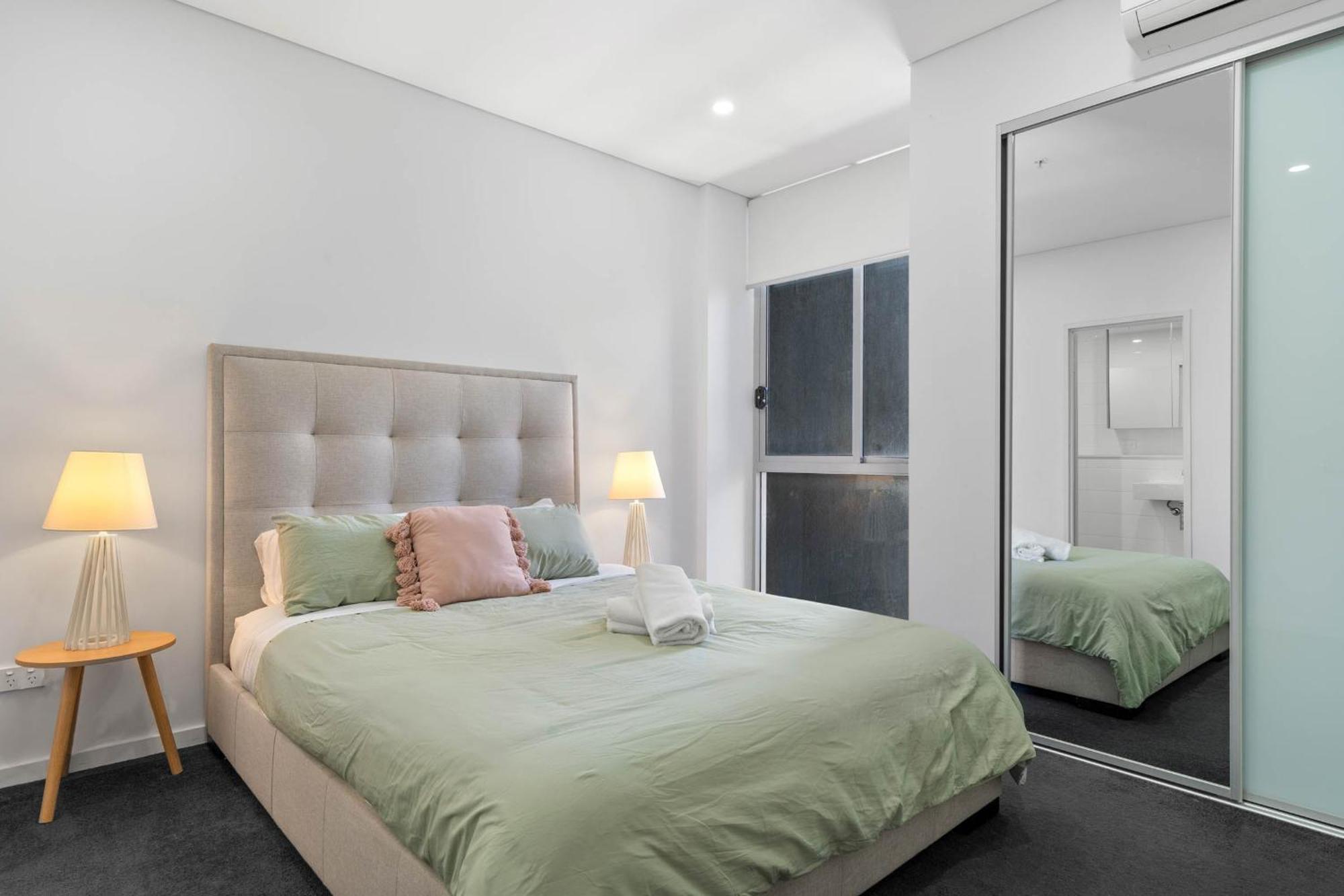 02p Bright 2bedroom Abnb Style Nr Westfield With Free Parking Apartment Sydney