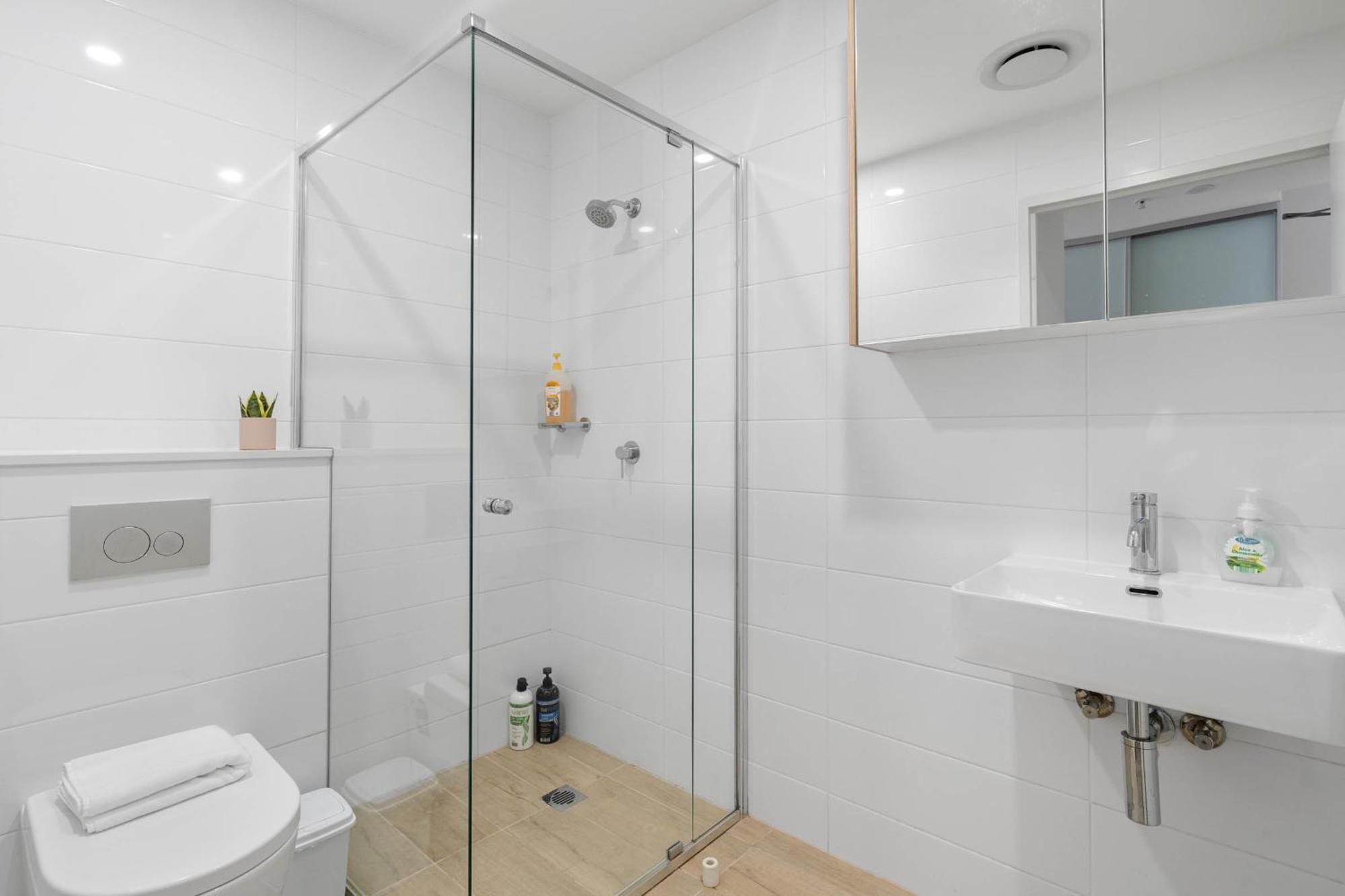02p Bright 2bedroom Abnb Style Nr Westfield With Free Parking Sydney