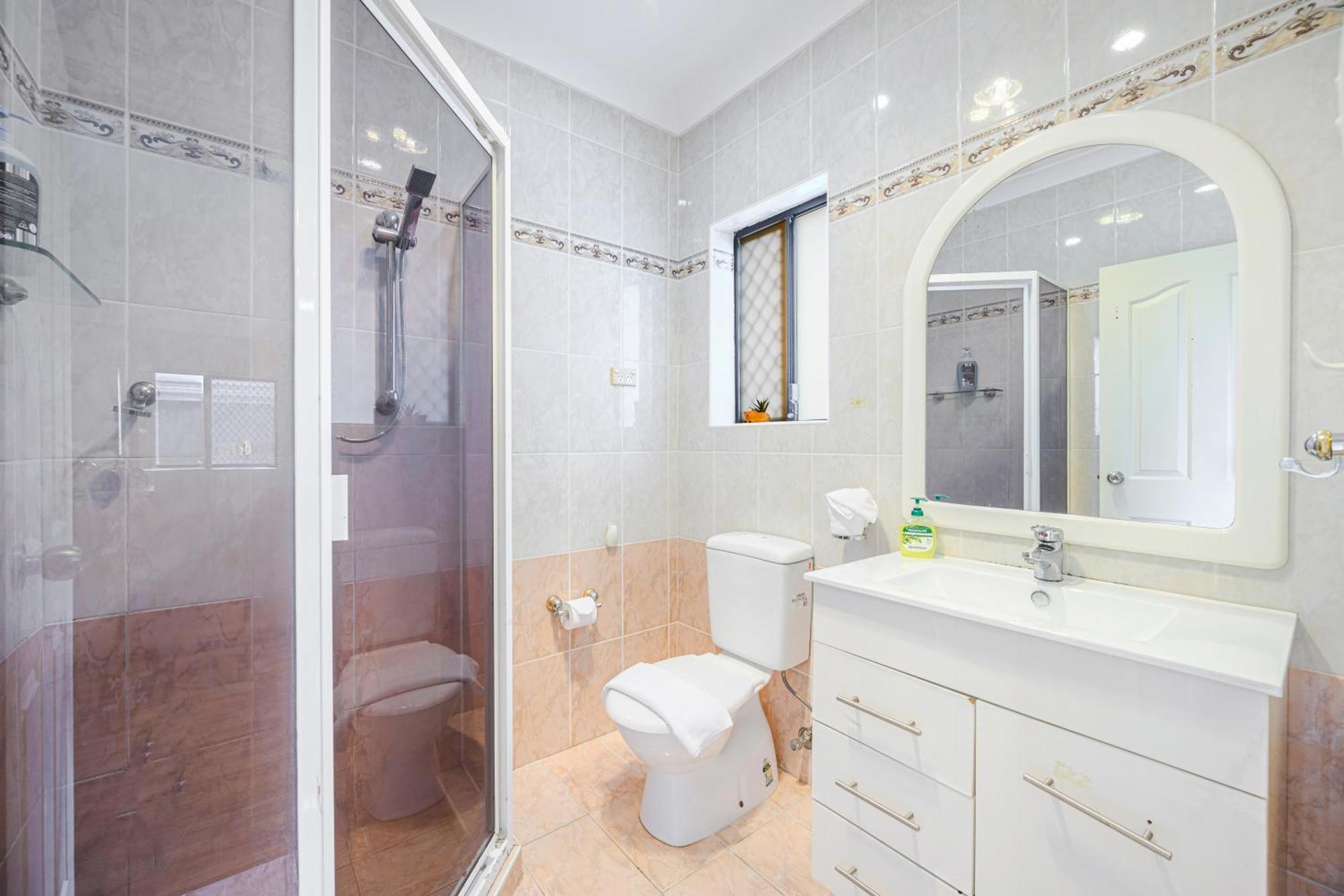 Hurstville Centre 2-level Large House * Sydney