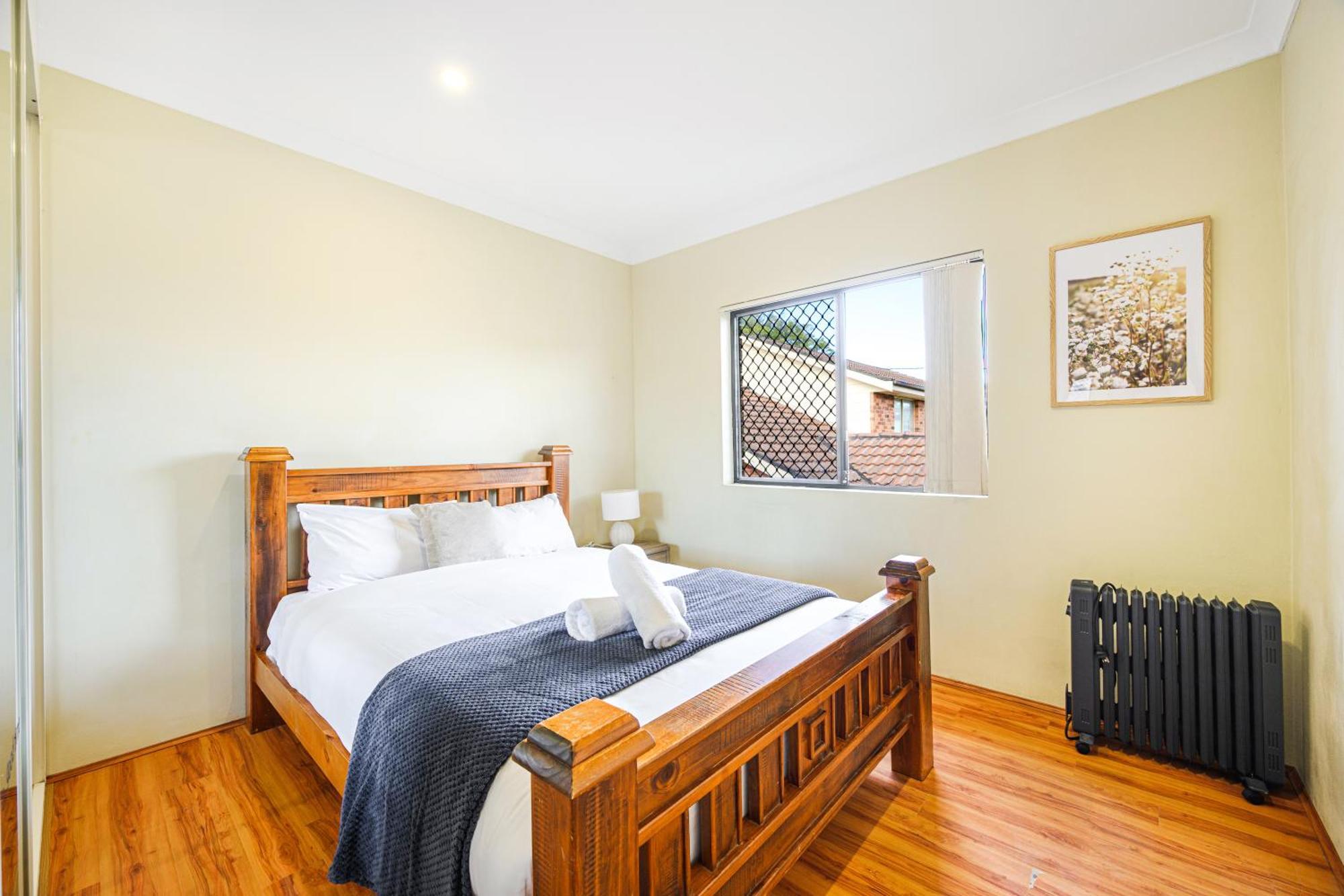 Hurstville Centre 2-level Large House *