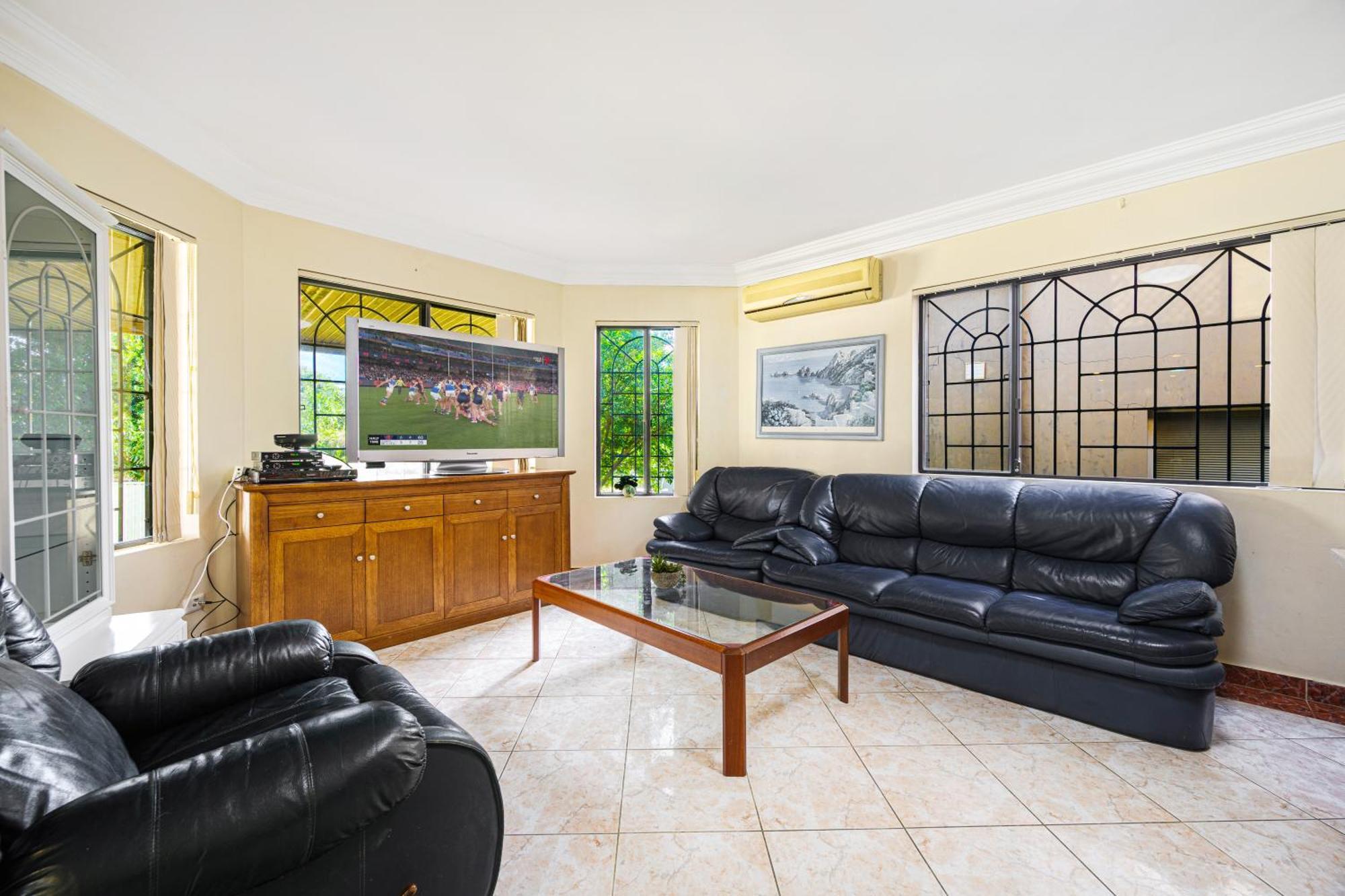 Hurstville Centre 2-level Large House Holiday home *