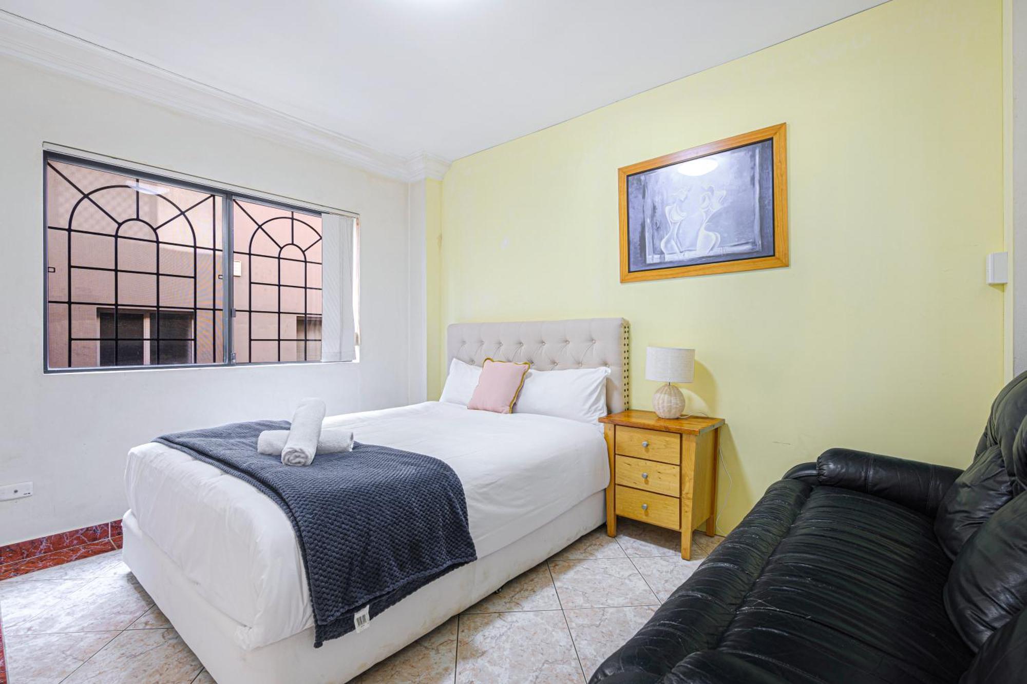 Hurstville Centre 2-level Large House *