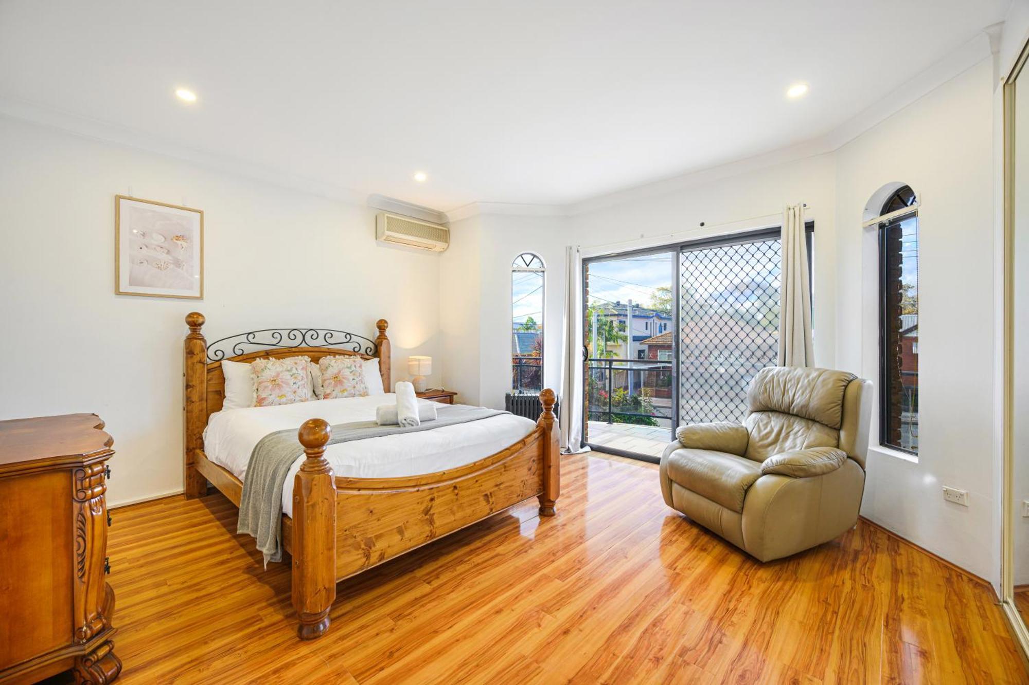 Holiday home Hurstville Centre 2-level Large House *