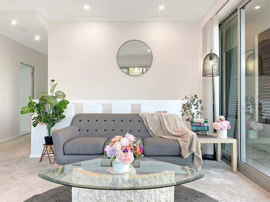 Luxury Retreat Airport Direct Train Line Sydney