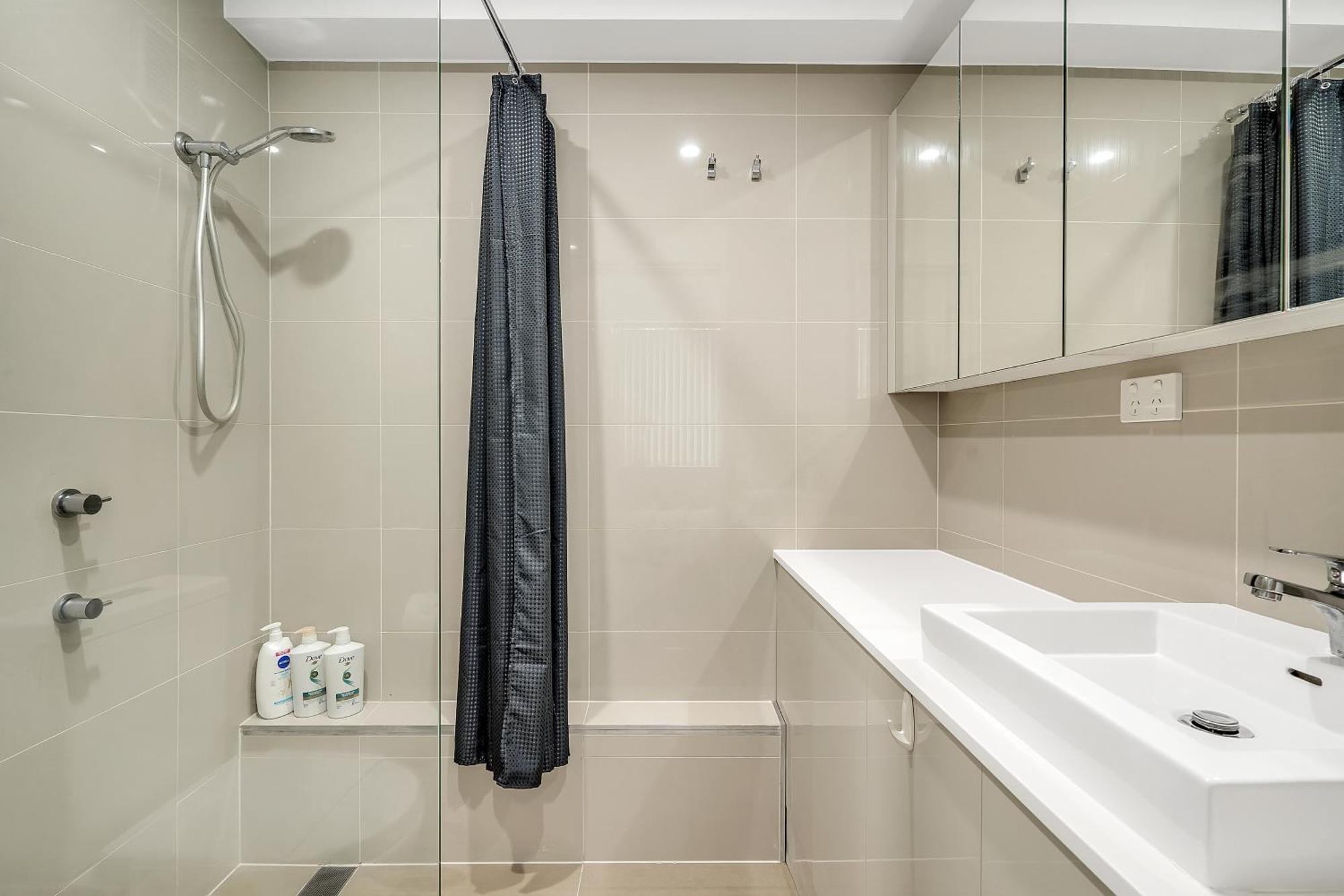 Bright 1 Bedroom Unit In The Heart Of Manly Apartment *