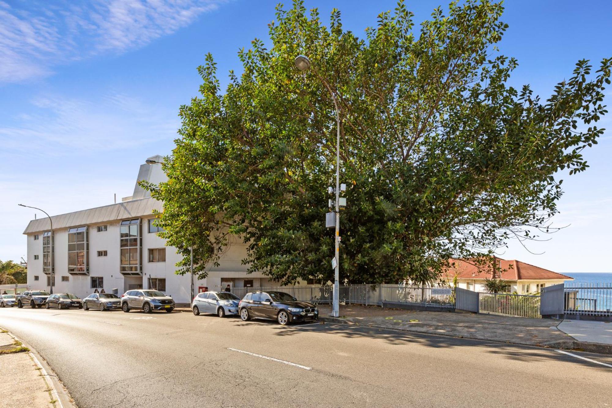 Beachside 1-bed With Courtyard In Bondi Apartment *