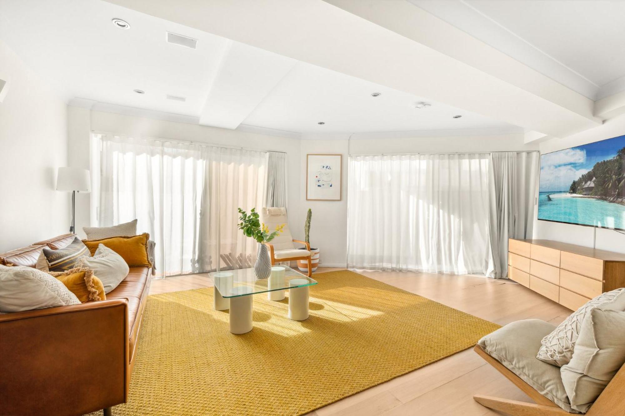 Beachside 1-bed With Courtyard In Bondi Apartment *