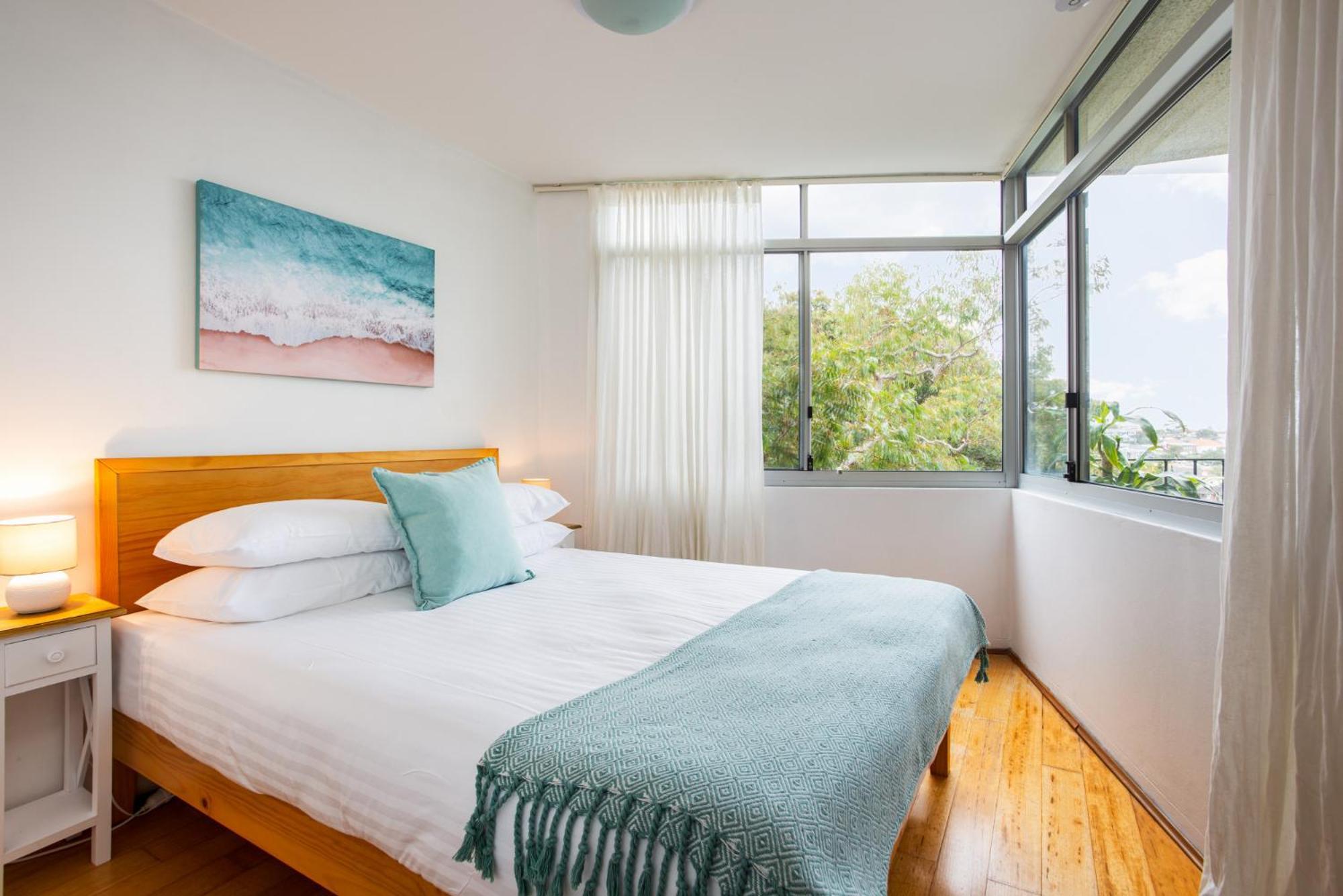 Bronte Coastal With Ocean View *