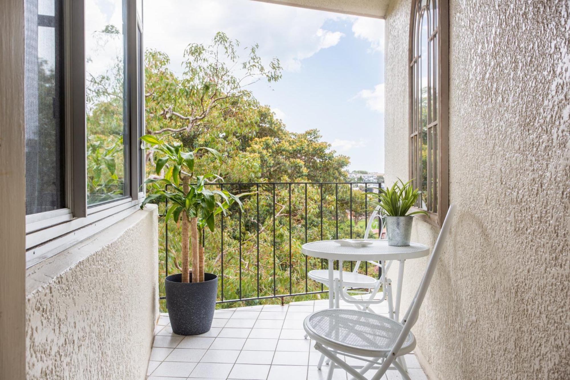 Bronte Coastal With Ocean View *
