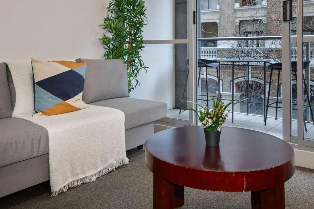 A Modern For 6 Next To Darling Harbour Apartment