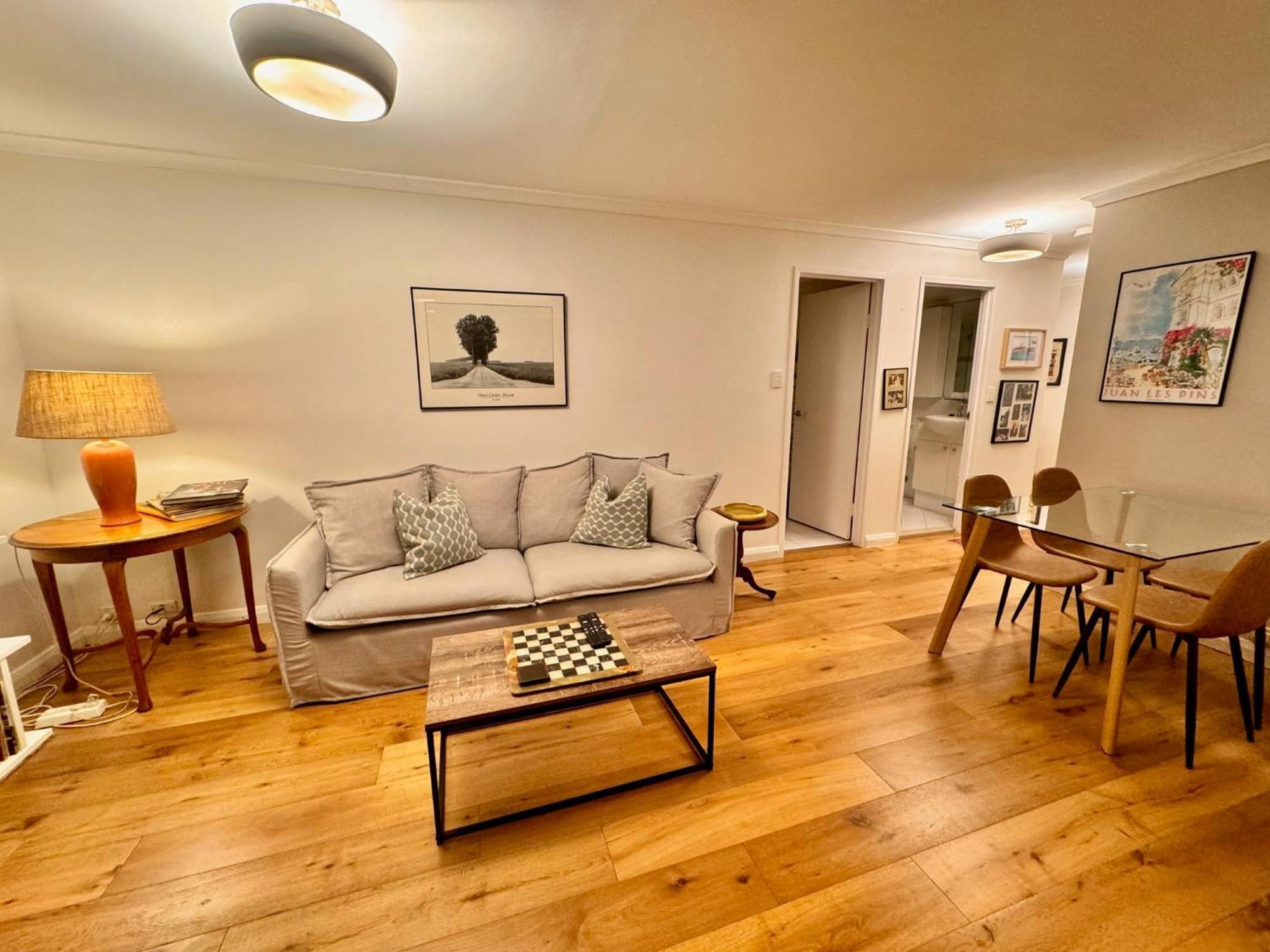 Expansive Views From 1 Bedroom * Sydney