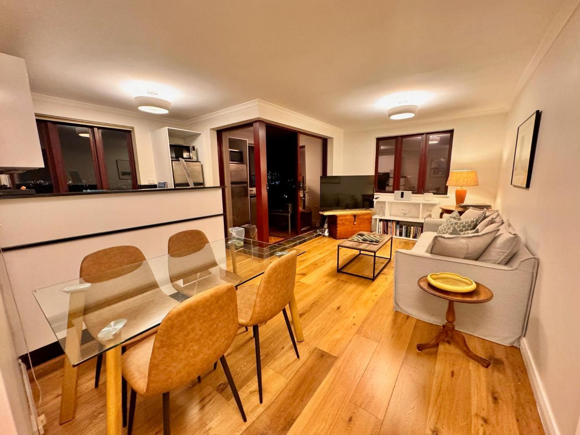 Expansive Views From 1 Bedroom Apartment