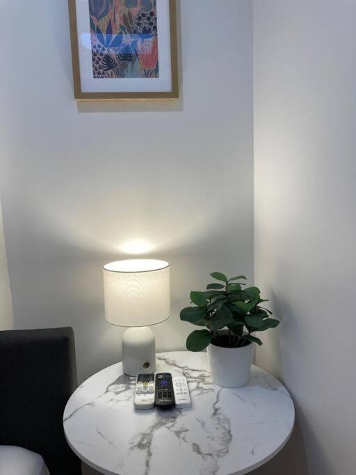 Apartment Compact For Solo Travellers *