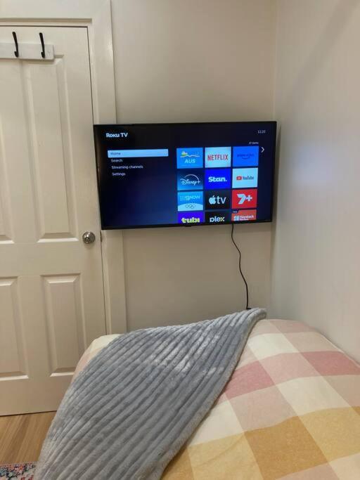 Apartment Compact For Solo Travellers *