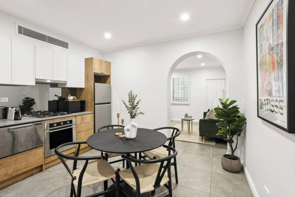 2br Terrace In Trendy Surry Hills
