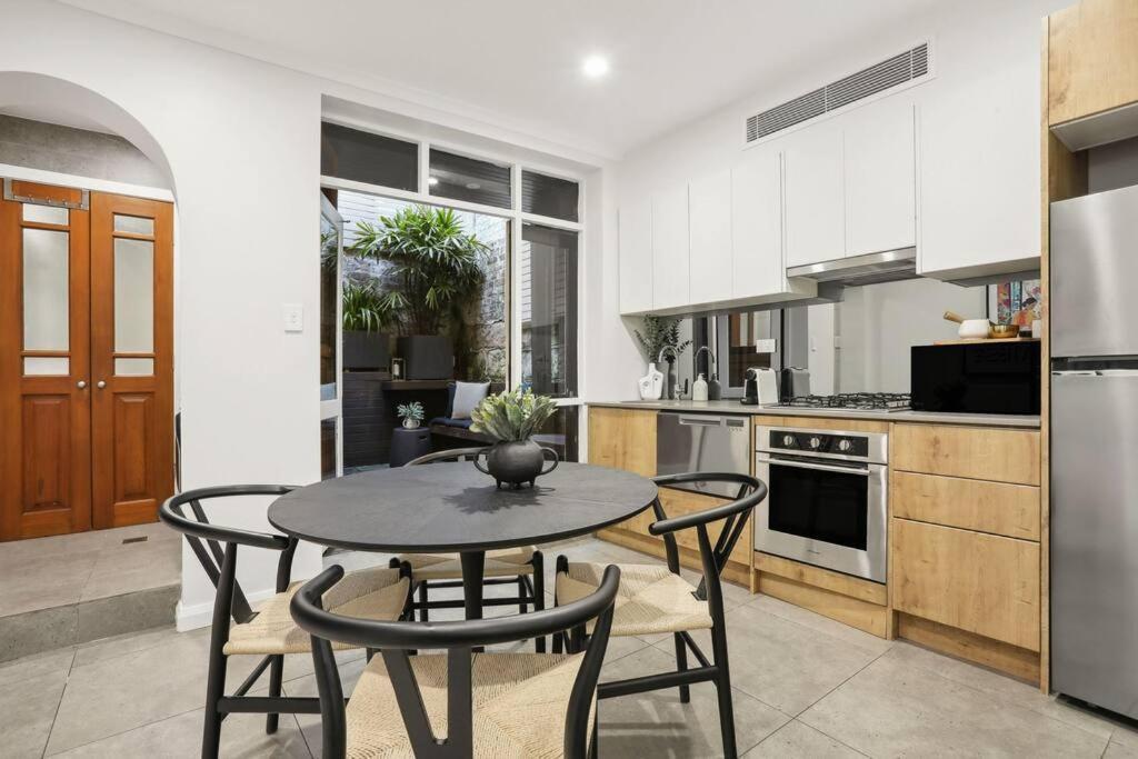 2br Terrace In Trendy Surry Hills Apartment