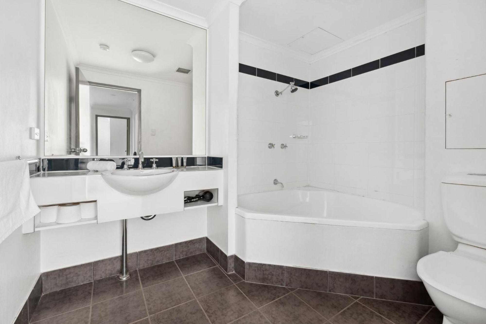 Apartment Spacious Inner-west 2-bed With Alfresco Dining