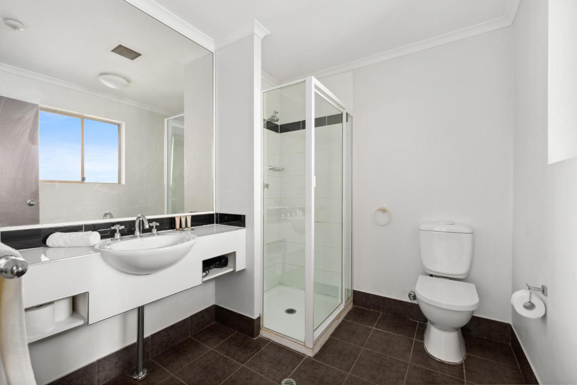 Spacious Inner-west 2-bed With Alfresco Dining Apartment Sydney