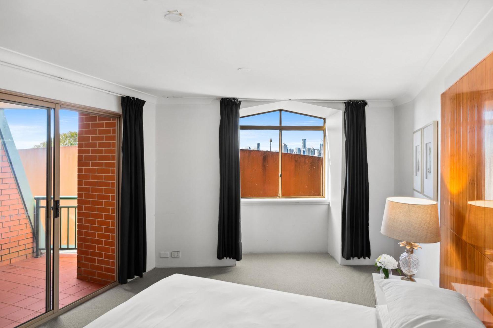 Spacious Inner-west 2-bed With Alfresco Dining *