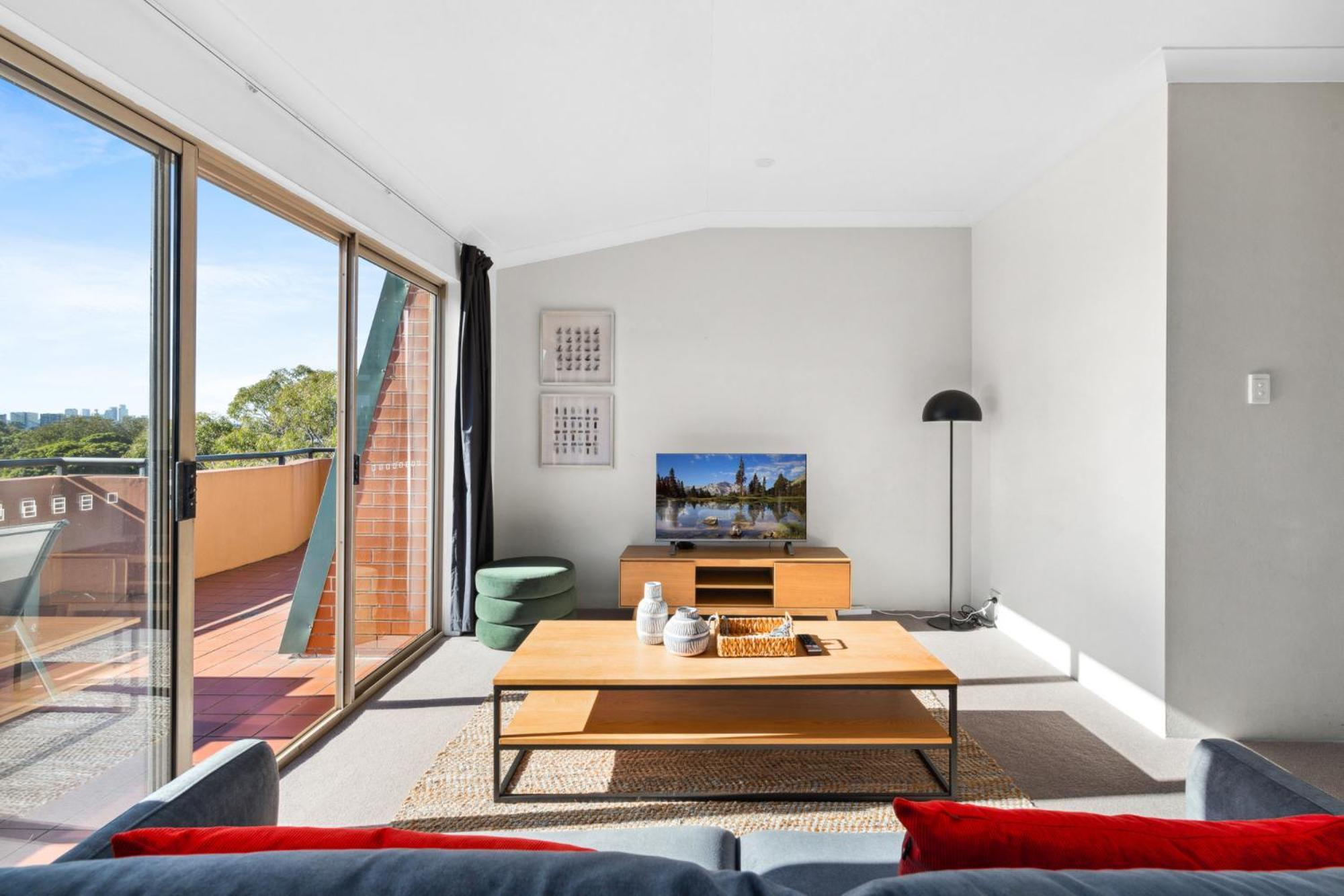 Spacious Inner-west 2-bed With Alfresco Dining Sydney