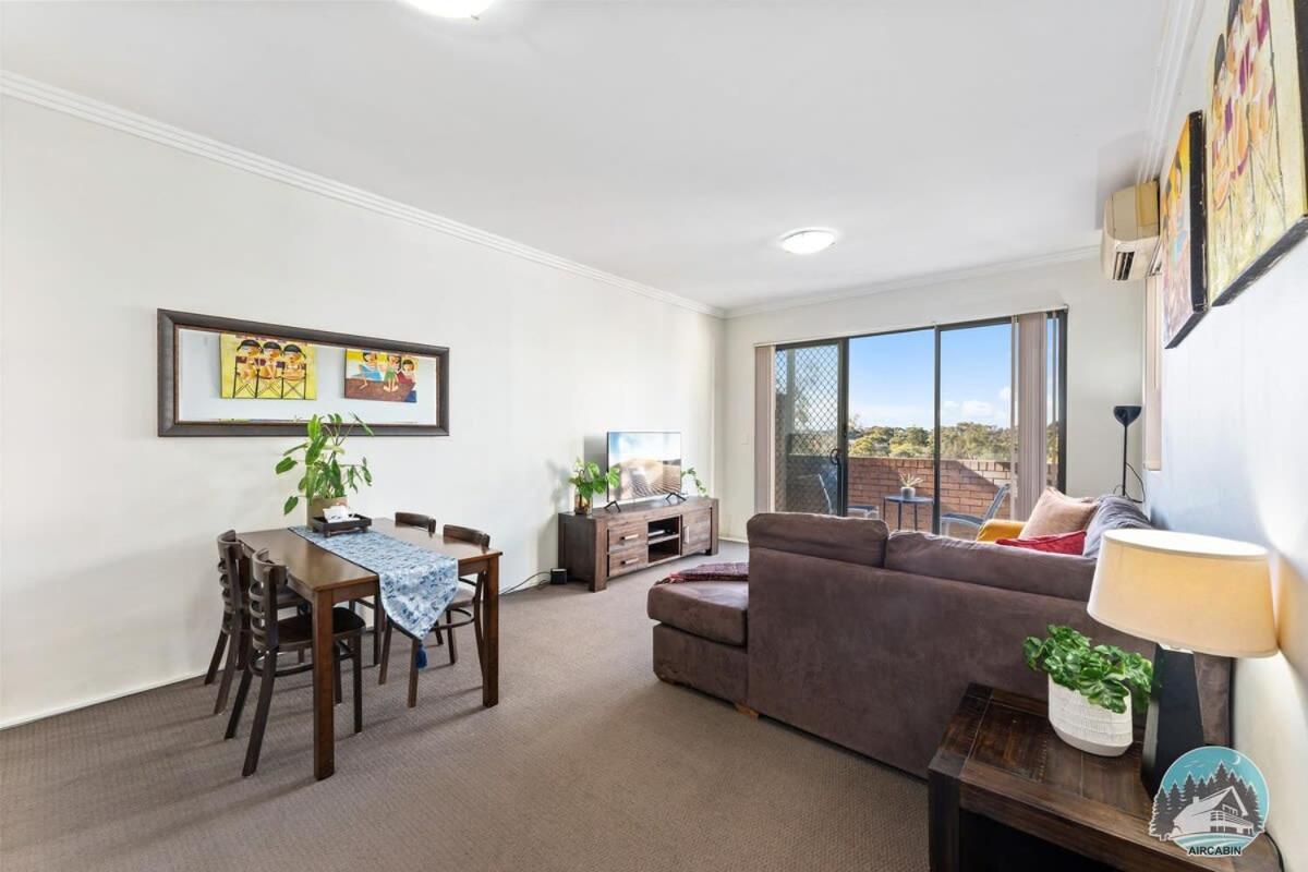 Aircabin - Parramatta - Free Parking - 1 Bed Apartment *
